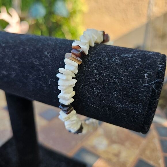 Vintage Puka Shell and Tigers Eye Bracelet - Picture 2 of 3